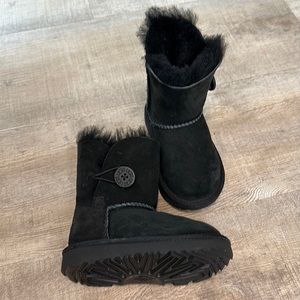 Uggs Little Girl’s Size 7 (Toddler)